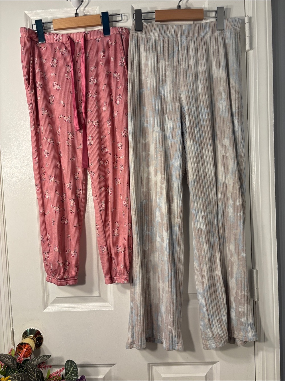 Women’s 2-Piece Lounge Pajama Sets Bundle Size M/L– Tahari & Nicole Miller - Picture 4 of 6